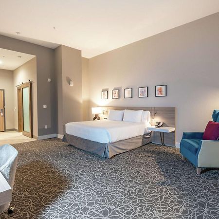 Hilton Garden Inn Wichita Downtown, Ks Екстериор снимка