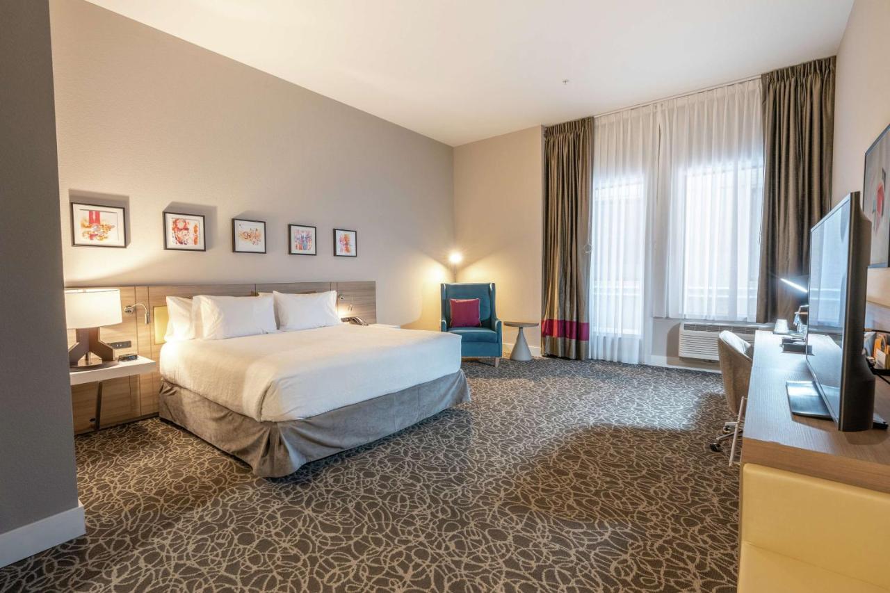 Hilton Garden Inn Wichita Downtown, Ks Екстериор снимка