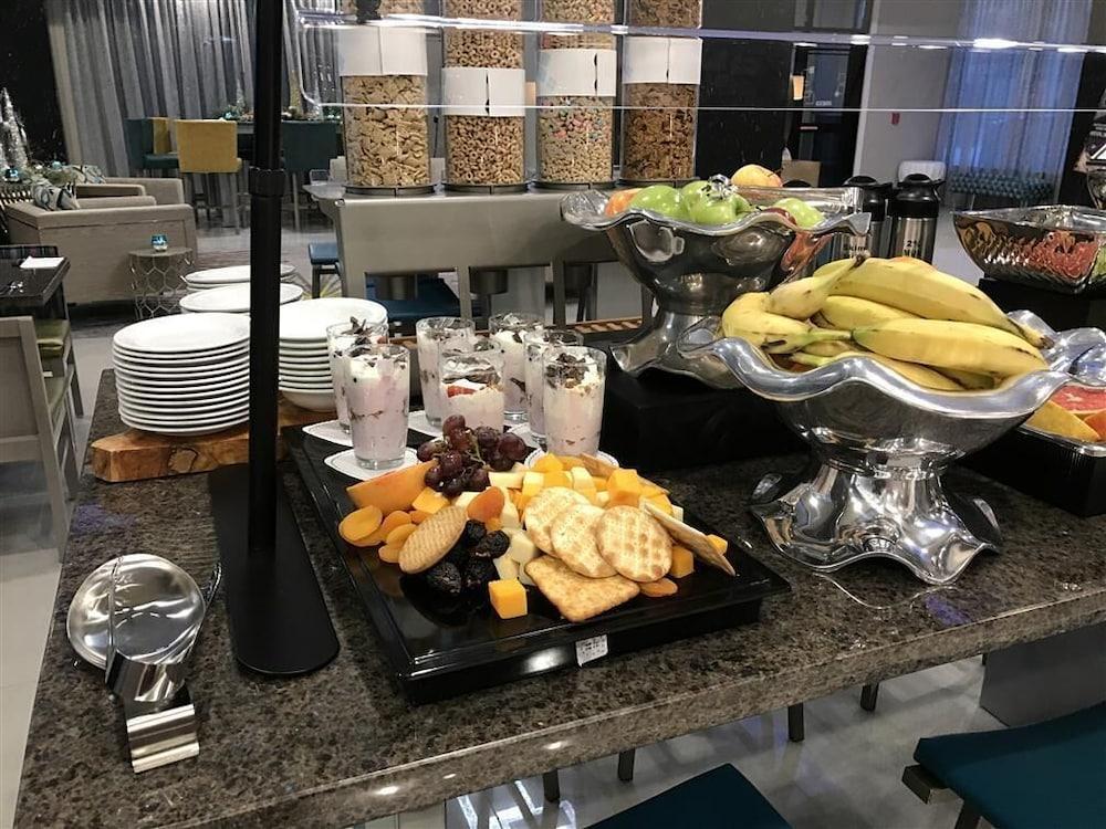 Hilton Garden Inn Wichita Downtown, Ks Екстериор снимка