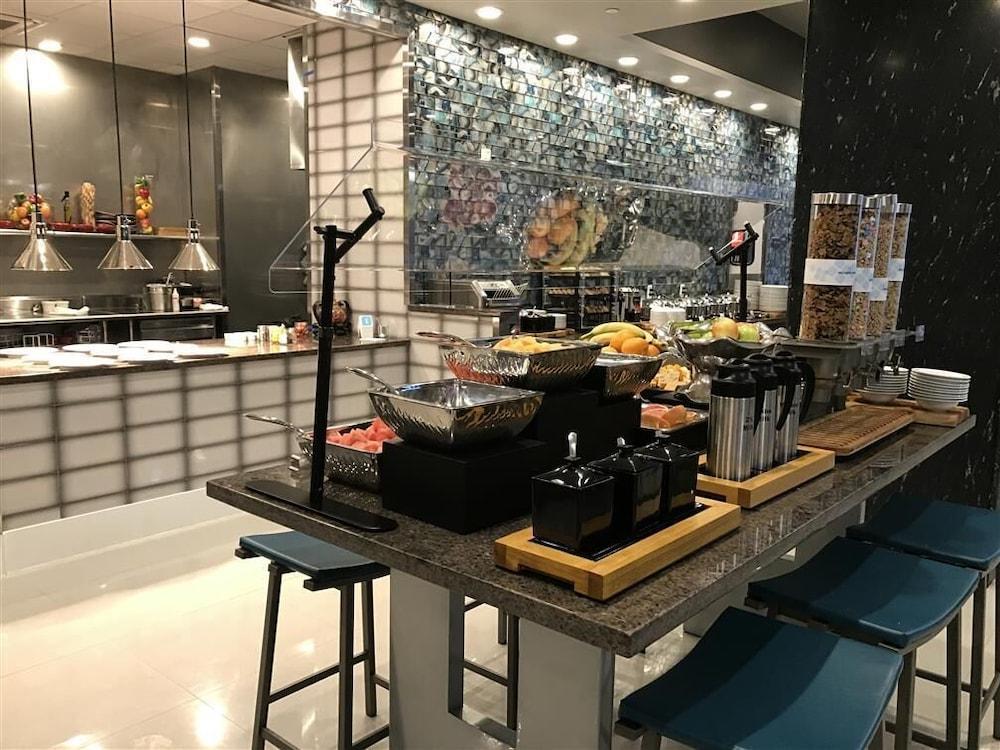 Hilton Garden Inn Wichita Downtown, Ks Екстериор снимка