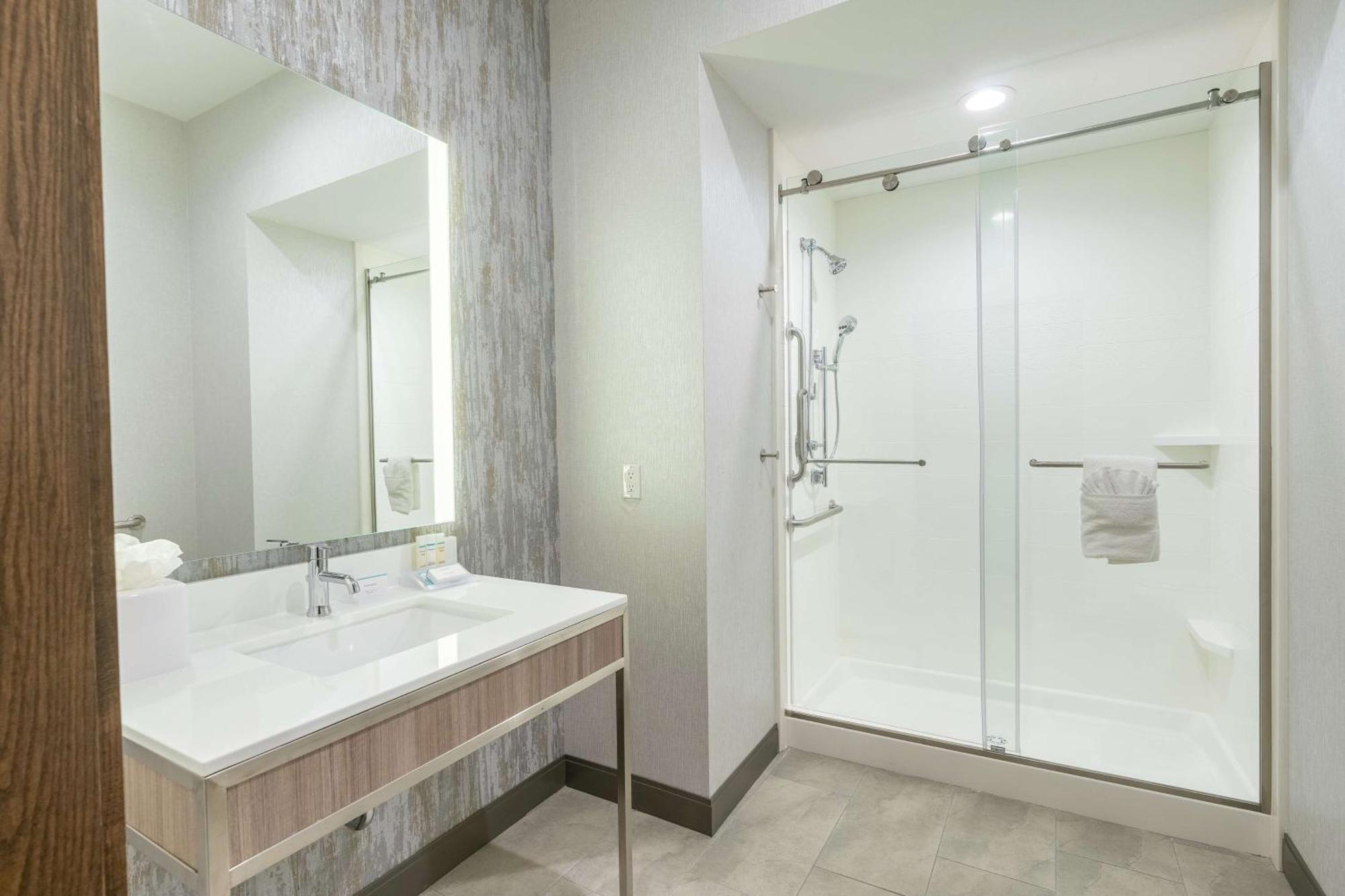 Hilton Garden Inn Wichita Downtown, Ks Екстериор снимка