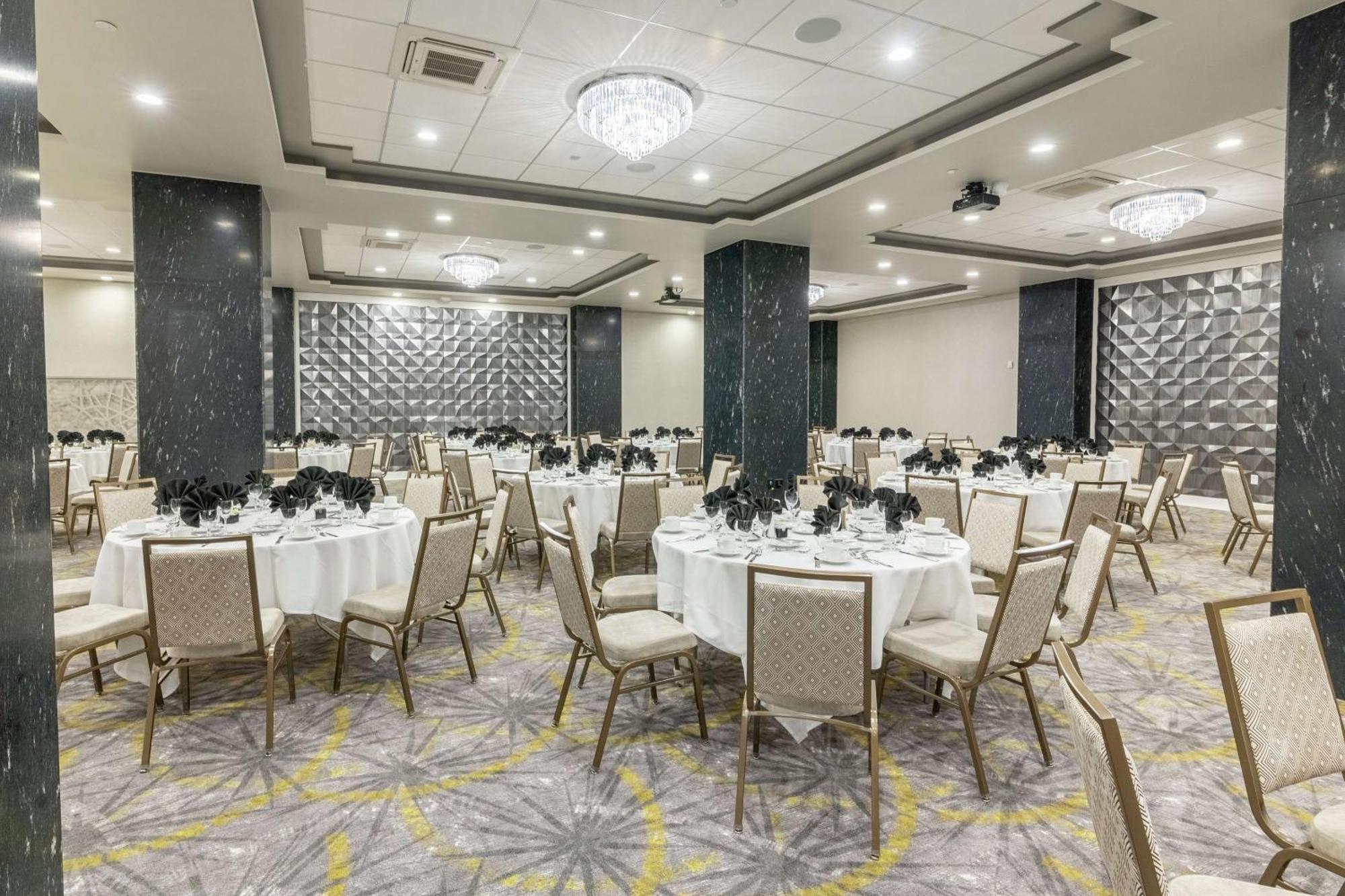 Hilton Garden Inn Wichita Downtown, Ks Екстериор снимка