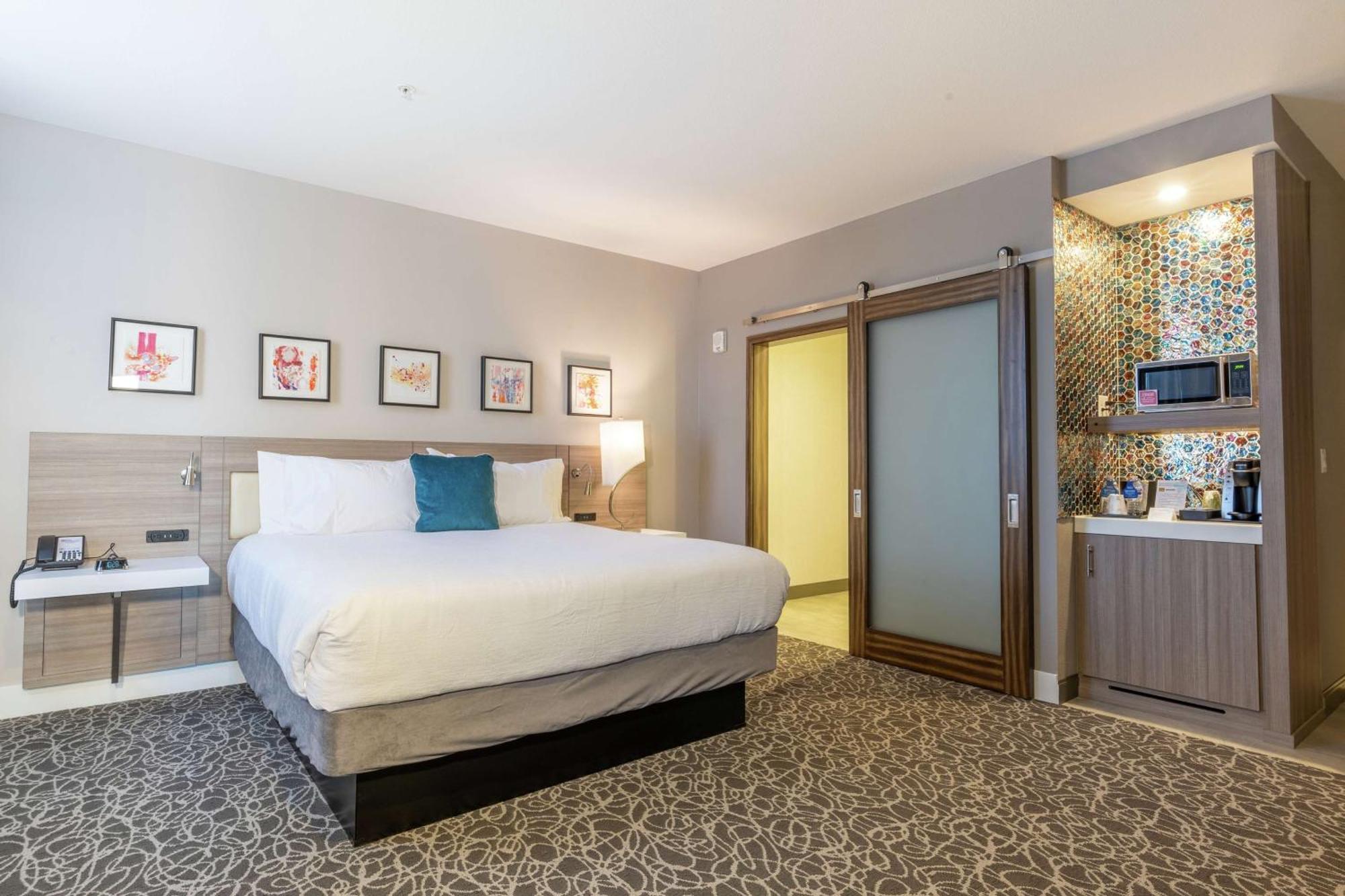 Hilton Garden Inn Wichita Downtown, Ks Екстериор снимка
